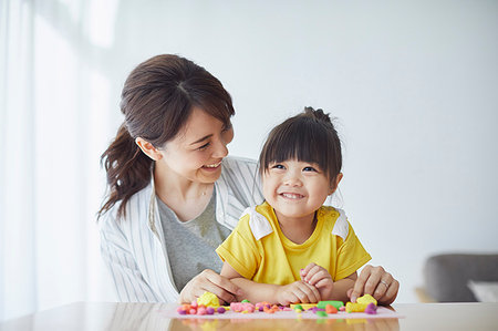 simsearch:622-08519691,k - Japanese mother and kid playing Stock Photo - Premium Royalty-Free, Code: 622-09187296