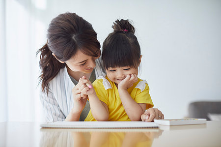 simsearch:622-08519691,k - Japanese mother and kid playing Stock Photo - Premium Royalty-Free, Code: 622-09187299