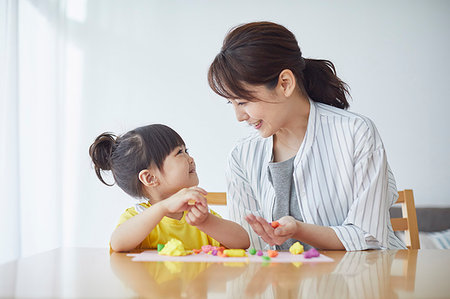 simsearch:622-08519691,k - Japanese mother and kid playing Stock Photo - Premium Royalty-Free, Code: 622-09187293