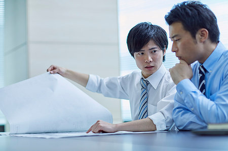 simsearch:614-06896117,k - Japanese businesspeople in a meeting Stock Photo - Premium Royalty-Free, Code: 622-09180827