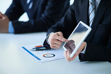 descriptive - Japanese businesspeople in a meeting Stock Photo - Premium Royalty-Free, Code: 622-09181277