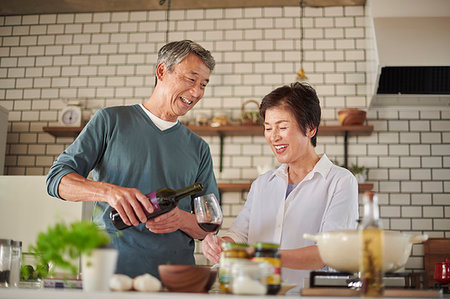 friends cooking inside - Japanese senior couple in the kitchen Stock Photo - Premium Royalty-Free, Code: 622-09181367