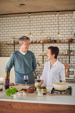 friends cooking inside - Japanese senior couple in the kitchen Stock Photo - Premium Royalty-Free, Code: 622-09181383