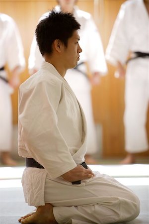 drilling (activity) - Judo Master Kneeling On a Mat Foto de stock - Sin royalties Premium, Código: 622-00947297