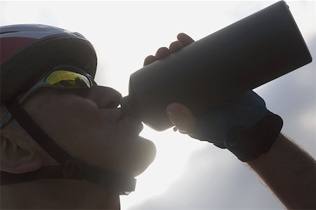 Profile of a cyclist drinking water Stock Photo - Premium Royalty-Free, Code: 622-02198579
