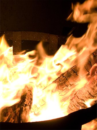 fire pit - Burning Fire Stock Photo - Premium Royalty-Free, Code: 622-02355453