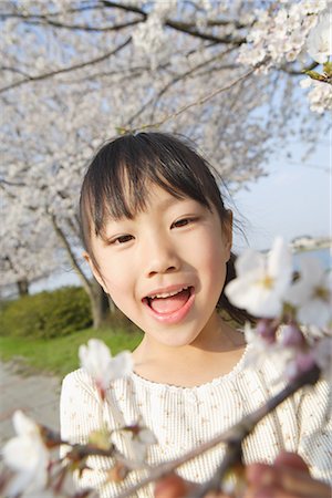 flower photo boy girl - Japanese girl looking at flowers Foto de stock - Sin royalties Premium, Código: 622-02758506