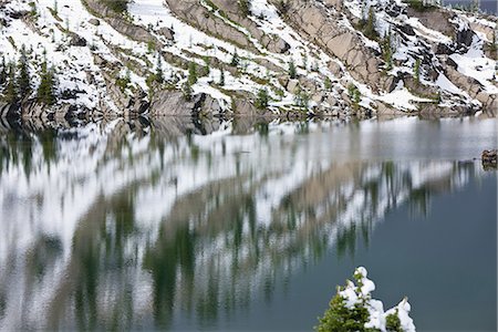 simsearch:622-02759675,k - Reflection of Snow-Capped Mountains  in Lake Stock Photo - Premium Royalty-Free, Code: 622-02759658