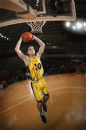 Young man preparing to throw basketball Stock Photo - Premium Royalty-Free, Code: 622-02913440