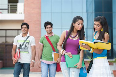 student campus - University students reading a book in university campus Stock Photo - Premium Royalty-Free, Code: 630-06724588