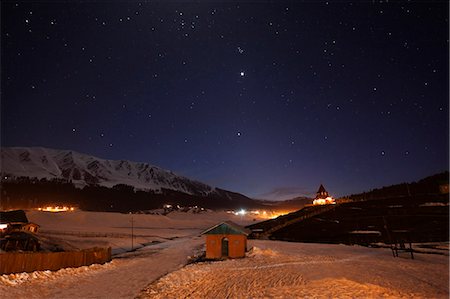 Cottages in a snow covered landscape, Jammu And Kashmir, India Foto de stock - Sin royalties Premium, Código: 630-06724939