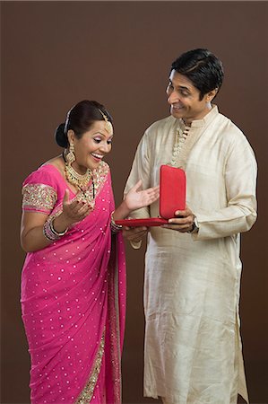 Man giving a jewelry box to his wife in present Stock Photo - Premium Royalty-Free, Code: 630-06722866