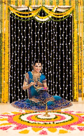 Woman holding a plate of powder paints to make rangoli at Diwali festival Stock Photo - Premium Royalty-Free, Code: 630-06723565