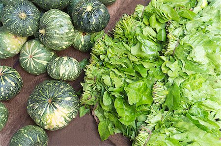 simsearch:614-06169178,k - High angle view of vegetables at a market stall, Sohna, Gurgaon, Haryana, India Stock Photo - Premium Royalty-Free, Code: 630-07071213