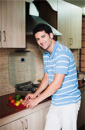 polo shirt - Man cooking in the kitchen Stock Photo - Premium Royalty-Free, Code: 630-07071684
