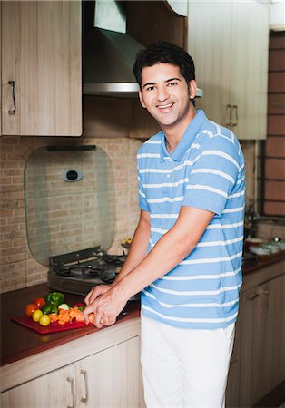 polo shirt - Man cooking in the kitchen Stock Photo - Premium Royalty-Free, Code: 630-07071681