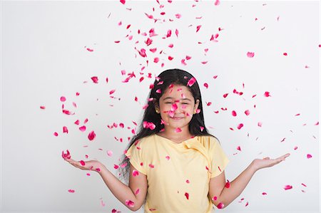 simsearch:630-07071771,k - Rose petals falling on a girl Stock Photo - Premium Royalty-Free, Code: 630-07071917