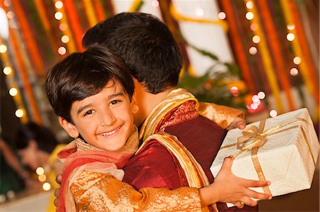 simsearch:700-00195618,k - Boy hugging his father on Diwali Stock Photo - Premium Royalty-Free, Code: 630-07072019