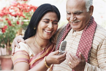 simsearch:630-01076466,k - Close-up of a mature couple looking at a mobile phone Stock Photo - Premium Royalty-Free, Code: 630-01076465
