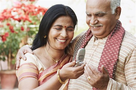 simsearch:630-01076466,k - Close-up of a mature couple looking at a mobile phone Stock Photo - Premium Royalty-Free, Code: 630-01076466