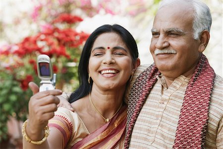 simsearch:630-01076466,k - Close-up of a mature couple looking at a mobile phone Stock Photo - Premium Royalty-Free, Code: 630-01076463