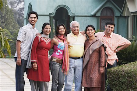 simsearch:630-01076466,k - Portrait of a mature couple and their four children standing in front of a house Stock Photo - Premium Royalty-Free, Code: 630-01076585