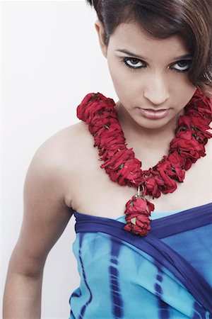 simsearch:700-00524621,k - Portrait of a young woman wearing a garland Stock Photo - Premium Royalty-Free, Code: 630-01078689