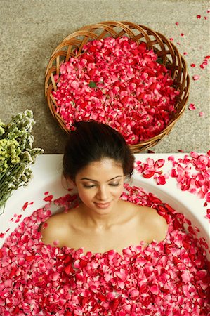 simsearch:633-06354677,k - High angle view of a young woman in a bathtub full of rose petals Stock Photo - Premium Royalty-Free, Code: 630-01131349