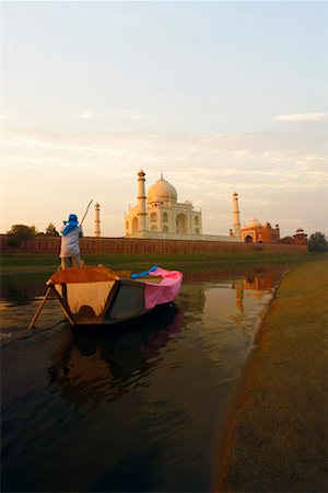simsearch:630-03481463,k - Rear view of a man rowing a boat, Taj Mahal, Agra, Uttar Pradesh, India Stock Photo - Premium Royalty-Free, Code: 630-01131460