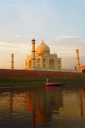 simsearch:630-03479347,k - Mausoleum near a river, Taj Mahal Agra, Uttar Pradesh, India Stock Photo - Premium Royalty-Free, Code: 630-01131461