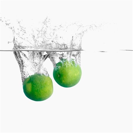 Close-up of two limes underwater Stock Photo - Premium Royalty-Free, Code: 630-01490555