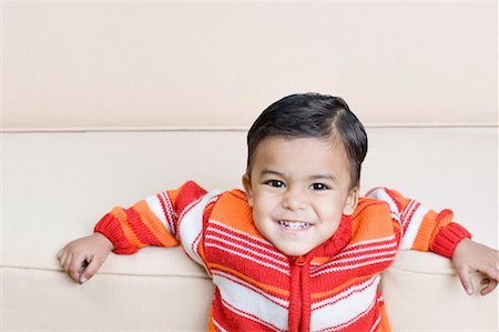 Portrait of a boy smiling Foto de stock - Sin royalties Premium, Código: 630-01491045