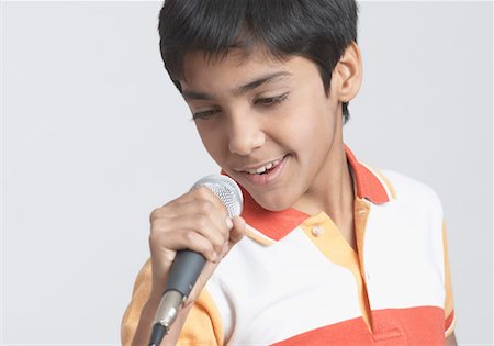 simsearch:630-01491544,k - Close-up of a boy singing in front of a microphone Stock Photo - Premium Royalty-Free, Code: 630-01491540