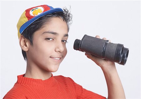 simsearch:630-01491544,k - Portrait of a boy holding a pair of binoculars Stock Photo - Premium Royalty-Free, Code: 630-01491552