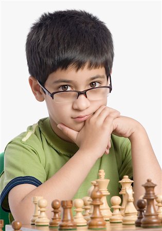 simsearch:630-01491544,k - Close-up of a boy playing chess with his hand on his chin Stock Photo - Premium Royalty-Free, Code: 630-01491702