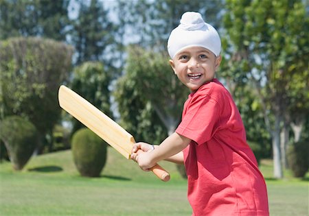 Side profile of a boy playing cricket Stock Photo - Premium Royalty-Free, Code: 630-01492626