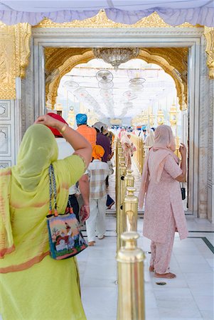 simsearch:400-06071678,k - Group of people in a gurudwara, Golden Temple, Amritsar, Punjab, India Stock Photo - Premium Royalty-Free, Code: 630-01708335
