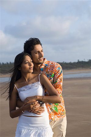simsearch:630-01296756,k - Young man embracing a young woman from behind on the beach Foto de stock - Sin royalties Premium, Código: 630-01708616