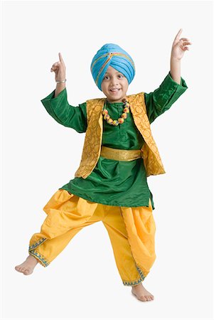 Portrait of a boy doing bhangra Foto de stock - Sin royalties Premium, Código: 630-01708781