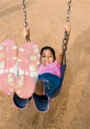 Portrait of a girl sitting on a swing Foto de stock - Sin royalties Premium, Código: 630-01709064