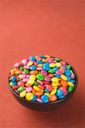 simsearch:630-01709492,k - High angle view of a bowl filled with multi-colored candies Stock Photo - Premium Royalty-Free, Code: 630-01709463