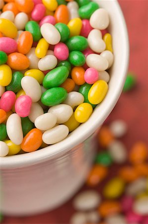 simsearch:630-01709492,k - Close-up of a plastic glass filled with jellybeans Stock Photo - Premium Royalty-Free, Code: 630-01709470