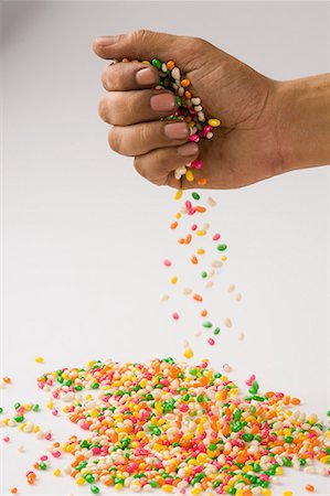 simsearch:630-01709492,k - Jellybeans falling from a person's hand Stock Photo - Premium Royalty-Free, Code: 630-01709472