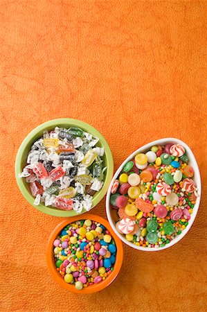 simsearch:630-01709492,k - High angle view of three bowls full of candies Stock Photo - Premium Royalty-Free, Code: 630-01709508