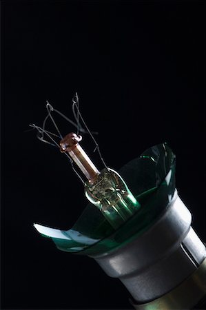 Close-up of a broken light bulb Stock Photo - Premium Royalty-Free, Code: 630-01709847