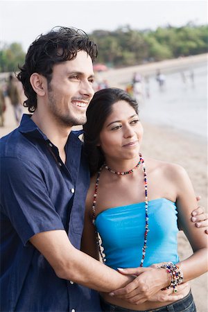 shirt collar - Close-up of a young couple standing on the beach and smiling Foto de stock - Sin royalties Premium, Código: 630-01875100
