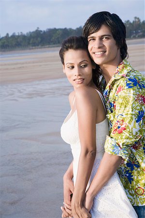 simsearch:630-01296756,k - Portrait of a young man embracing a young woman on the beach Foto de stock - Sin royalties Premium, Código: 630-01875144