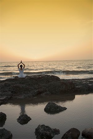 Woman meditating on the beach at dusk Stock Photo - Premium Royalty-Free, Code: 630-01875516