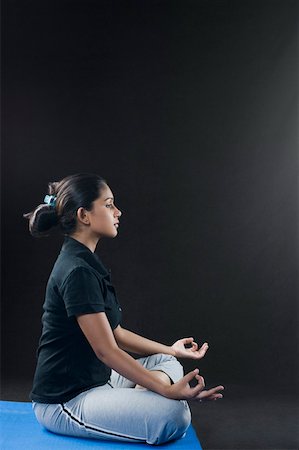 Side profile of a young woman meditating Stock Photo - Premium Royalty-Free, Code: 630-01875903