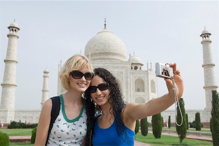 simsearch:630-01876693,k - Close-up of two young women taking a picture of themselves, Taj Mahal, Agra, Uttar Pradesh, India Stock Photo - Premium Royalty-Free, Code: 630-01876274